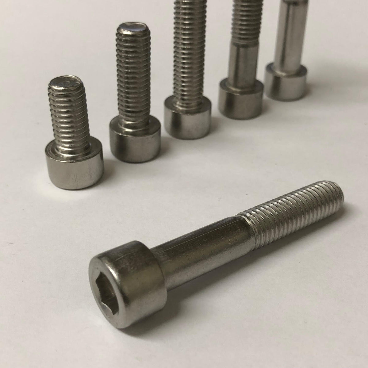 M3, Socket Cap Screw, A2/ 304 Stainless Steel, DIN 912. Socket Screw, Cap Head M3, Socket Cap Screw, A2/ 304 Stainless Steel, DIN 912. METRIC - Cap Head