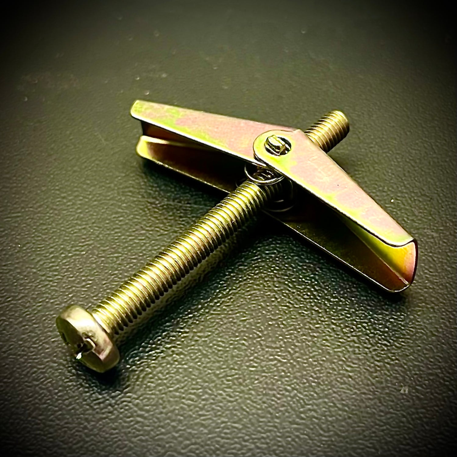 Spring Toggle Wall Anchor