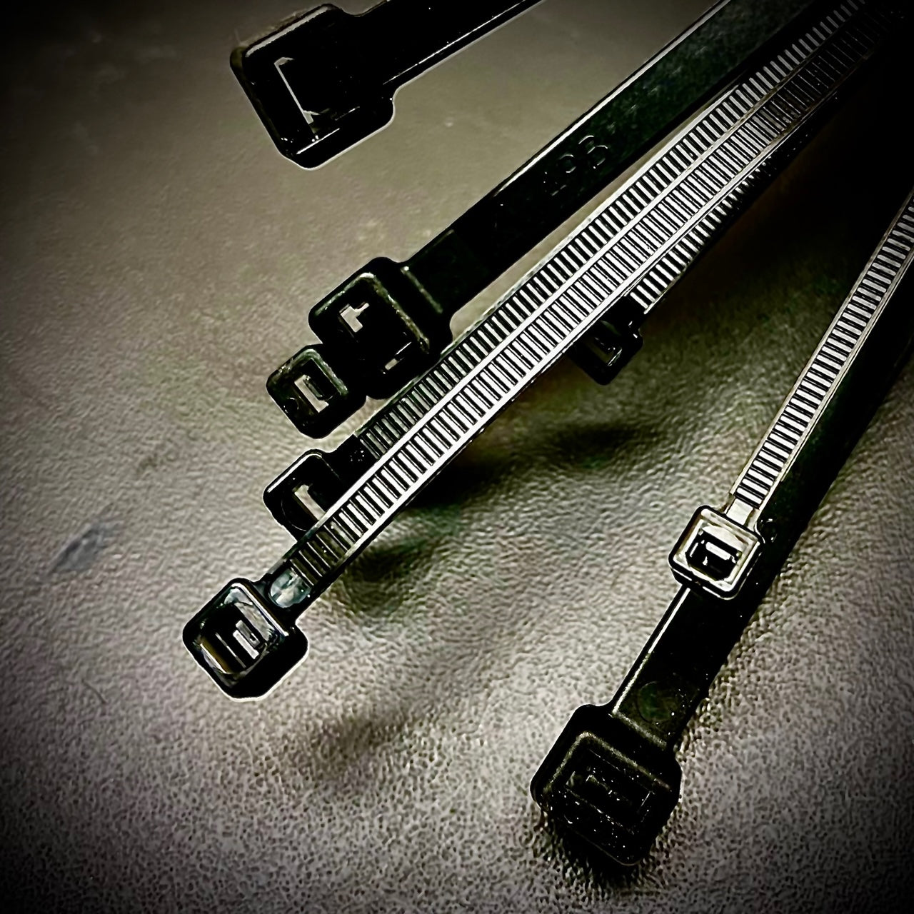 750mm x 7.6mm Cable Zip Ties Black Nylon Medium Duty - Fixaball Ltd. Fixings and Fasteners UK
